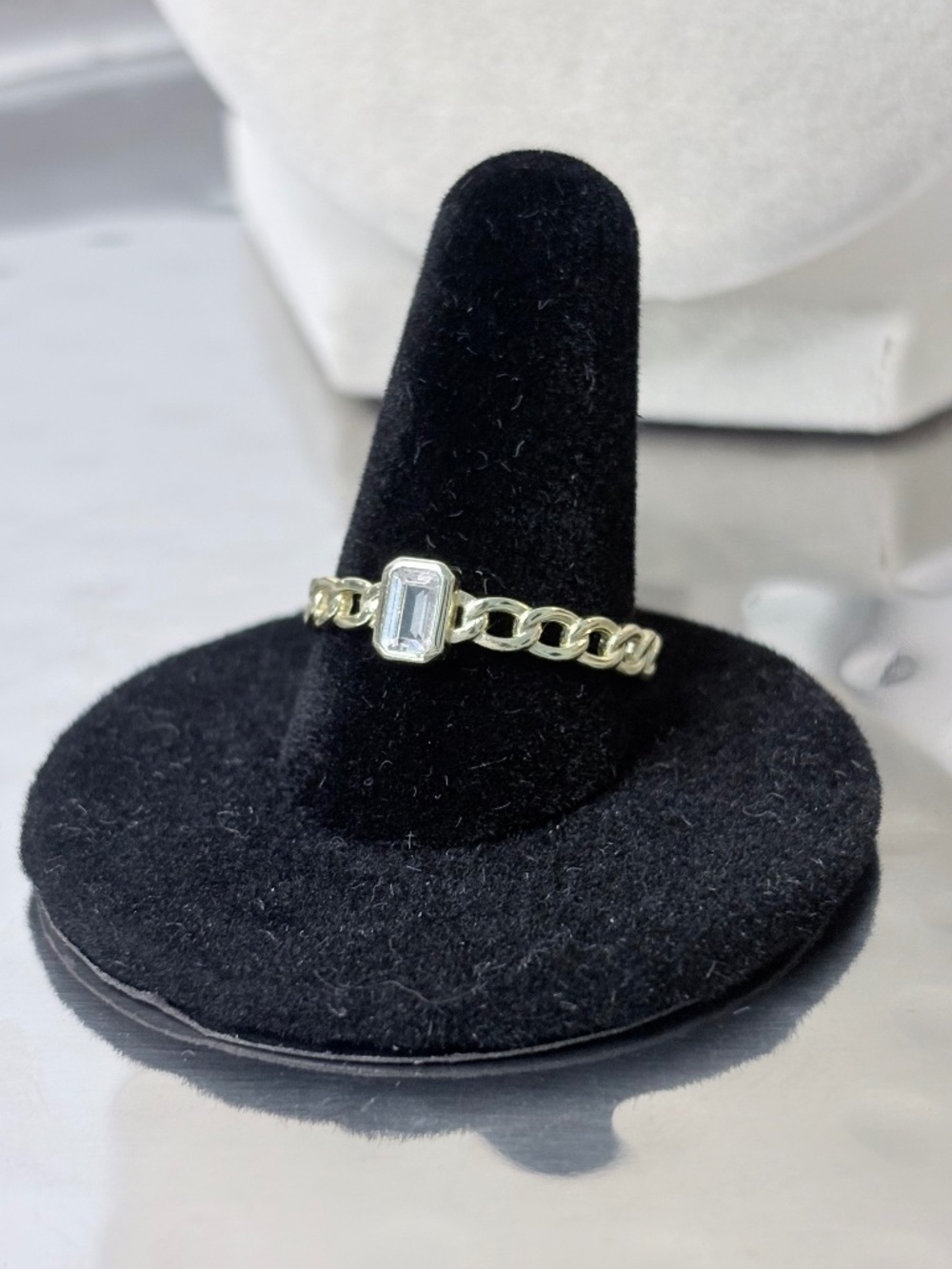 Bezel set clear gemstone or chain band sz 9